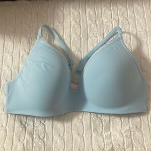 Victoria secret t-shirt lightly lined wireless 34C